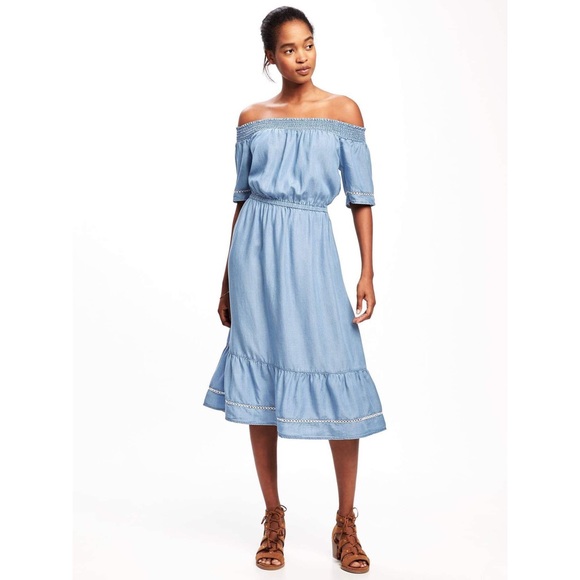 Old Navy Dresses & Skirts - Old Navy chambray midi dress